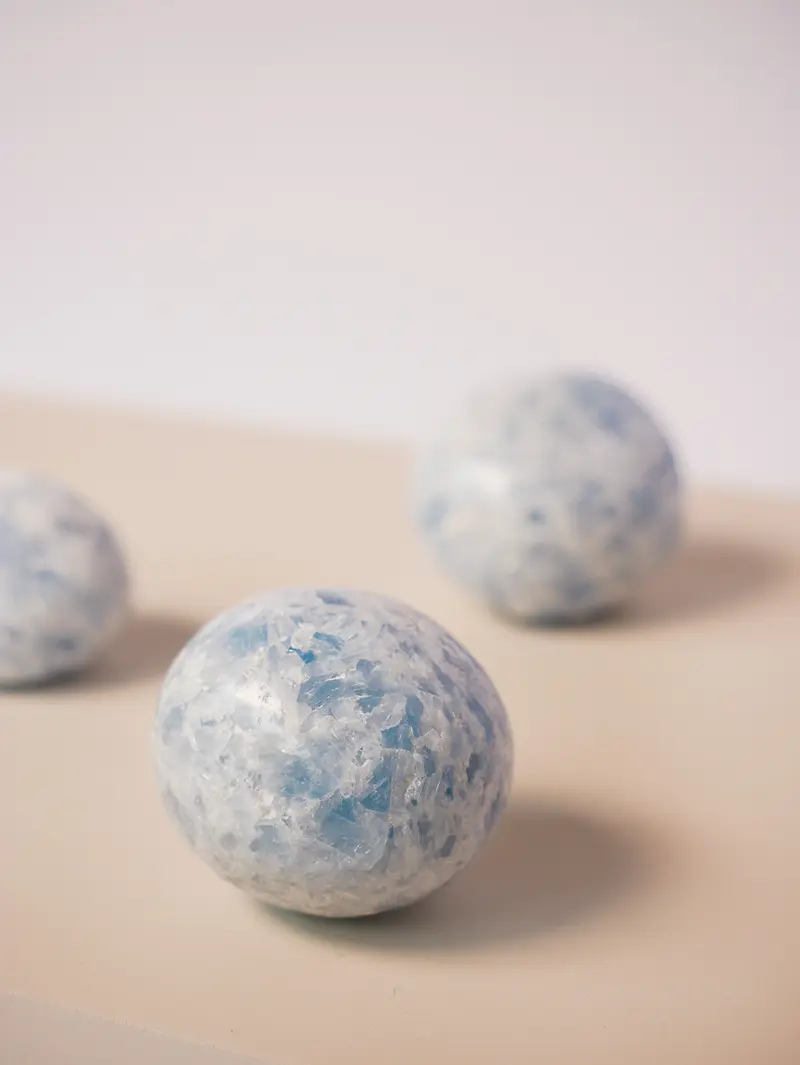 Blauer Calcit Trommelstein XL – Edelstein Handschmeichler