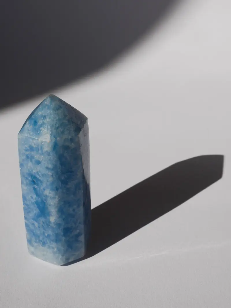 Blauer Chalcedon Spitze – Kristallspitze & Edelstein Deko