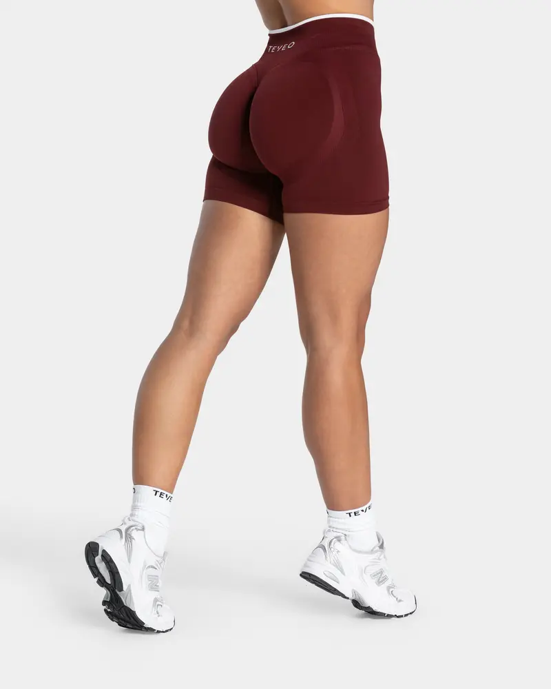 Contrastline Sculpt Scrunch Shorts "Weinrot"