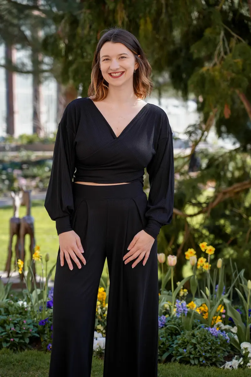 Farrah Crossed Crop Pulli Black – TENCEL™ Modal