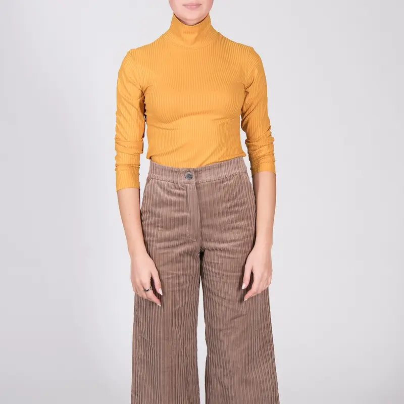 JAN N JUNE Turtle Neck Sweater "MIO"