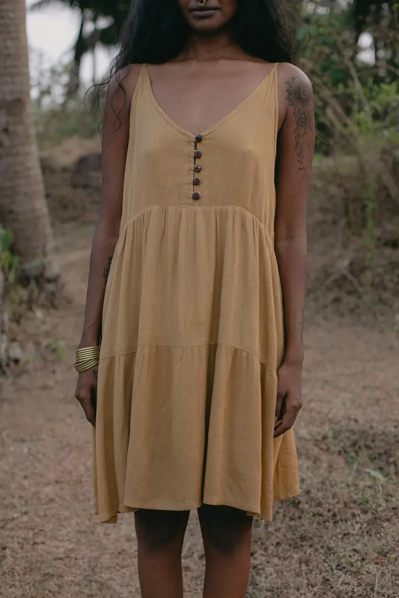 Kleid MEERI mit Knöpfen SENFGELB