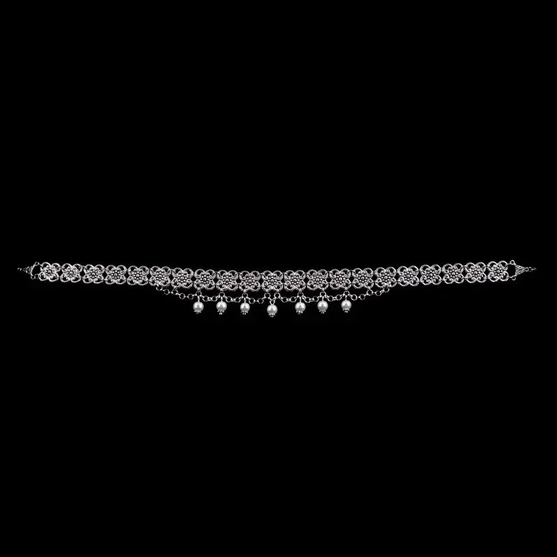 Kropfkette Altsilber mit Strasselementen & weißen Perlen | Verstellbar 32–36,5 cm