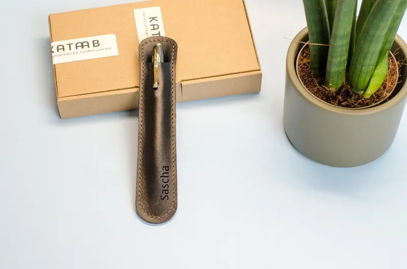 Leder Stifthülle mit Namen Gravur – personalisiertes Stiftetui aus Leder