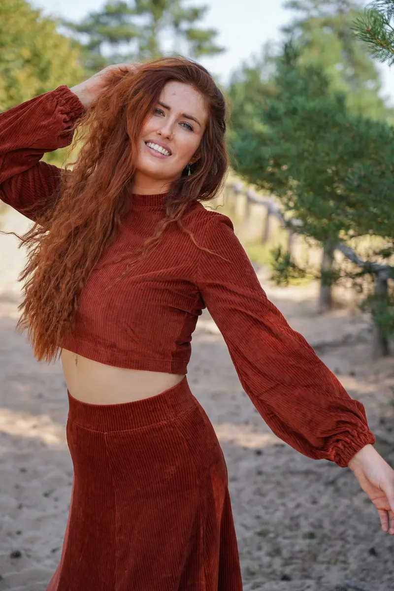 Marleen Crop Pulli sienna – Cord-Strickpullover mit Ballonärmeln