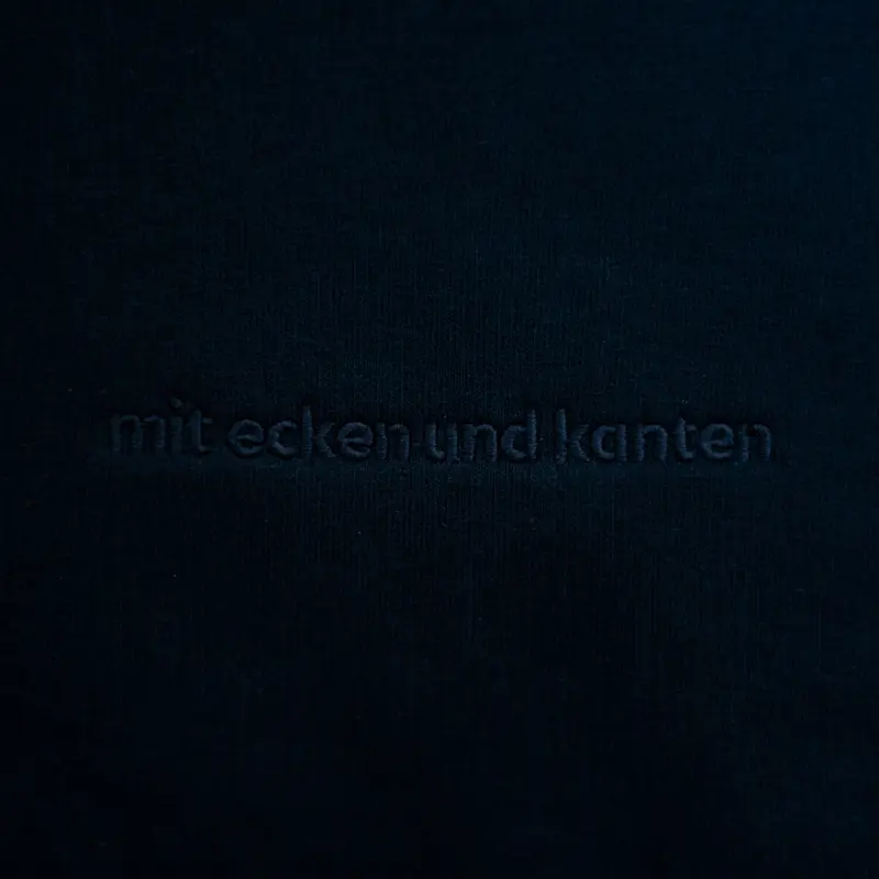 "Mit Ecken und Kanten"-Hoodie schwarz