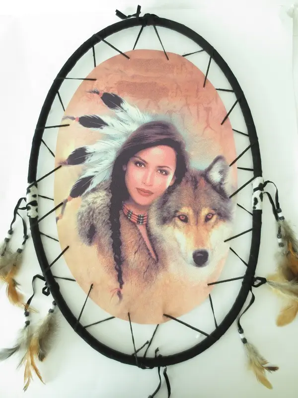 Ovaler Traumfänger – Indianerin mit Wolf