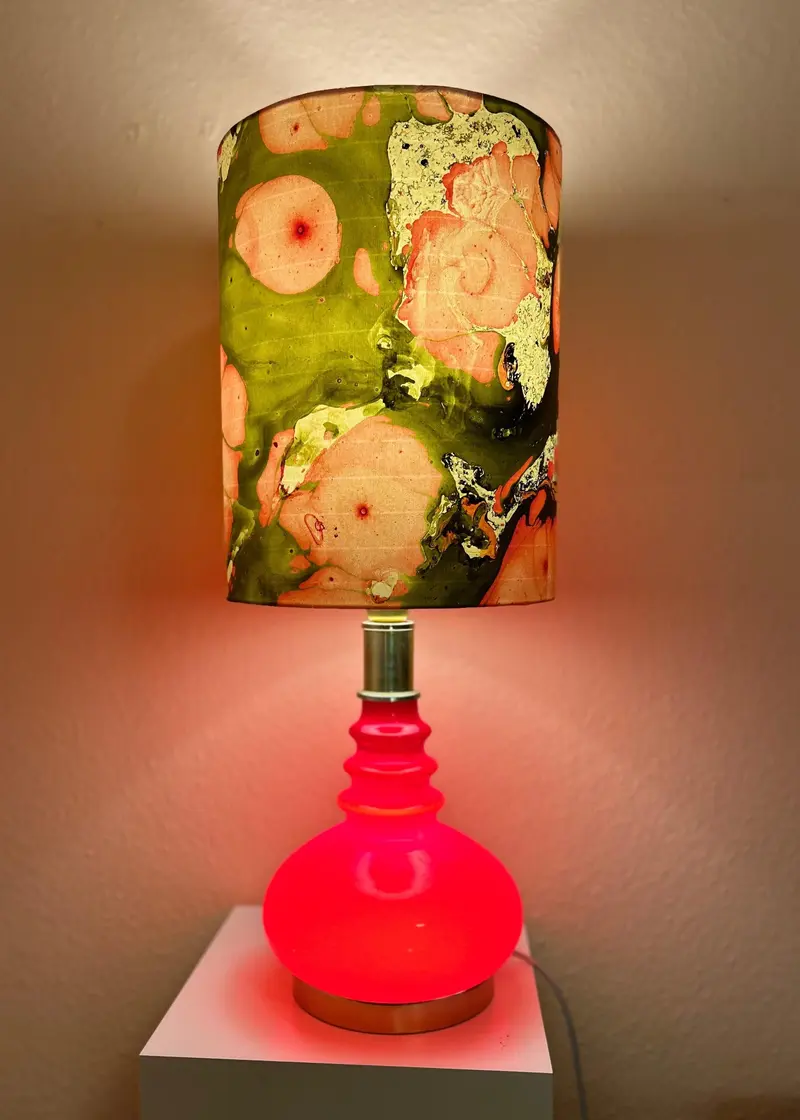 Restaurierte Peill & Putzler Lampe Rotes Opalglas Mid Century Tischlampe