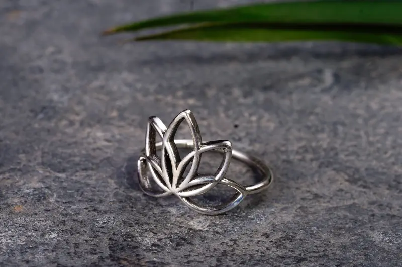 Ring ~ BIG LOTUS