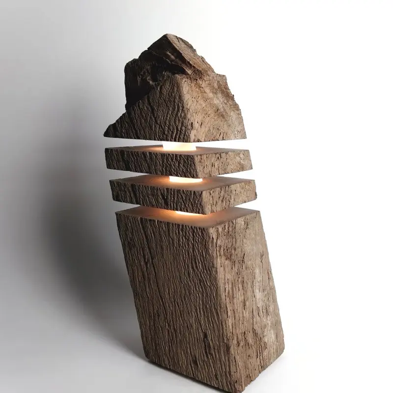 Torn 10 Stehlampe recyceltes Fachwerkholz handgefertigt