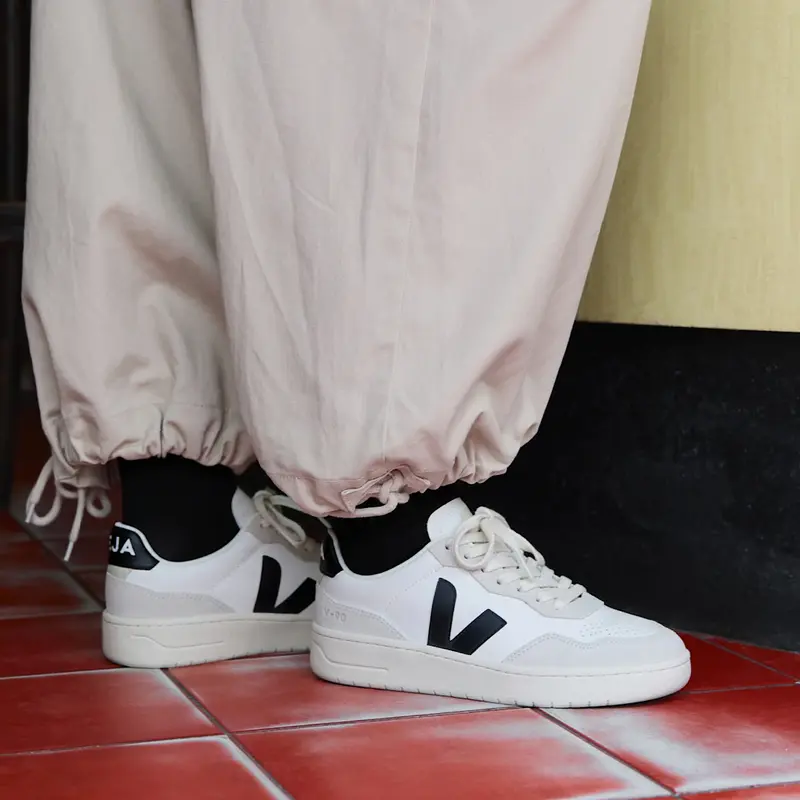 VEJA Unisex Sneaker "V-90"