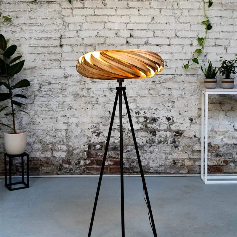 Veneria Stehleuchte Amberbaumholz 60cm handgefertigt warmes Licht