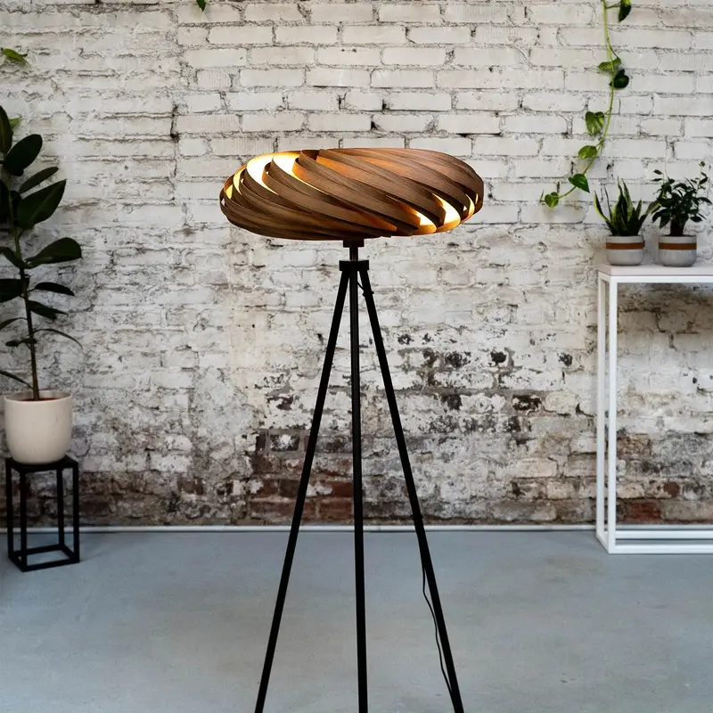 Veneria Stehleuchte Nussbaumholz 60 cm handgefertigt warmes Licht