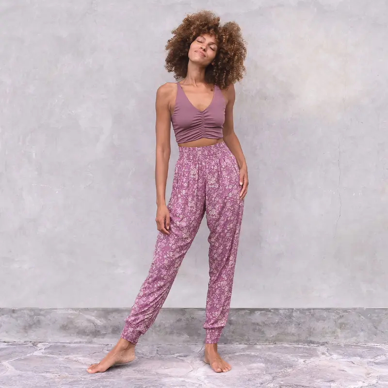 Yogahose Ananda - Carmine Flowers